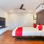 Oyo 24161 Hotel Centre Point