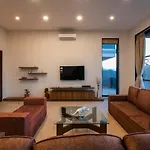 Stayvista\'S Hillside Cove - Mountain-View Villa With Plunge Pool & Kids Zone