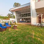 Stayvista\'S White Pebbles - A Villa With Theater Room & Swimming Pool