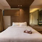 Villa Foresta By Stayvista With Modern Decor, Swimming Pool & Expansive Lawn For A Perfect Escape