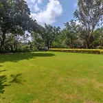 Stayvista\'S Fairfield Villa - A Green Lawn And Charming Orchard Await Your Retreat