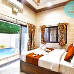 Lugani\'S - Rihanna Villa