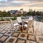 The Majestic Villa By 23 Villastay - Private Pool & Garden