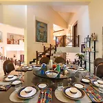 Stayvista\'S Shantam House - Dive Into Relaxation With A Pool And Tennis Lawn