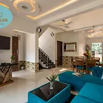 Lugani\'S - La Vidaa Loca Manor B3