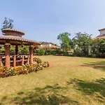 Stayvista\'S Valencia Villa With Gazebo And Indoor Games