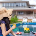 Stayvista\'S The Cincin With Elegant Rooms, Snooker Table, Pool, Scenic View, And Jacuzzi