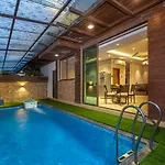 Saffronstays Ebony, Lonavala