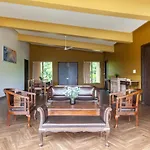 Stayvista\'S Shivom Villa 2 - A Serene Escape With Views Of The Valley And Lake