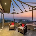 Saffronstays Heavone Trio, Lonavala