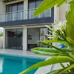 Littlewoods Villa Iris