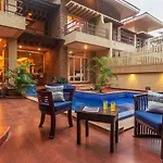 Stayvista\'S The Happy Hive - Cozy Rooms And A Pool For A Delightful Stay