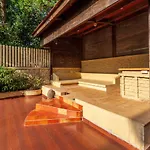 Stayvista\'S The Happy Hive - Cozy Rooms And A Pool For A Delightful Stay
