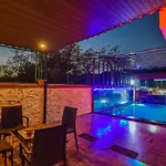 Empyrean Stay Ll 4Bhk Leoncino Villa Ll Pvt Pool Ll Waksai