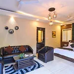 Eko Stay- Gold - Sucasa Villa