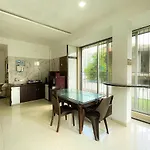 Havana Villa By Signature Suites Gold
