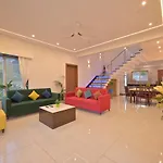 White Castle Villa By Tropicana Stays
