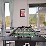 White Castle Villa By Tropicana Stays