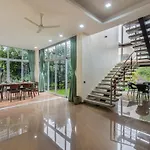 Sierra Skies By Stayvista - A Mountain-View Villa Featuring A Rooftop Swimming Pool, Jacuzzi, Turf, And A Gym For An Elevated Stay