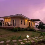 Stayvista\'S Shivom Villa 8 - A Serene Escape With Views Of The Valley And Lake