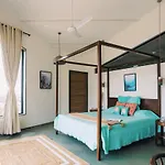 Lohonostays Villa Trisara