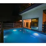 4Bhk Luxury Rooftop Pool Villa - Mars Villa