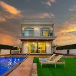 Ekostay Cliffside Villa I Mountain View