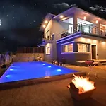 Empyrean Stay Ll 4Bhk Ll Leoncino Villa Ll Largest Pool Ll Bbq II View