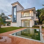 Royal Paradise Villa