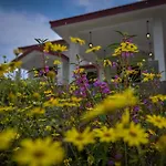 Colonial Villa Pet Friendly 3 Bhk With Outstanding Views