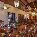 Colonial Villa Pet Friendly 3 Bhk With Outstanding Views