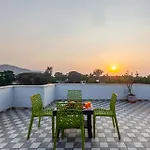 Stayvista\'S Cosmo Zen - Mountain-View Villa With Pool, Jacuzzi, And Indoor & Outdoor Activities