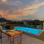 Stayvista At Nova Nest With Rooftop Pool