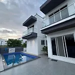 Sara Villa