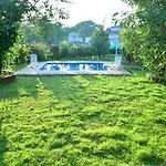 Woodside Villa