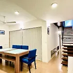 Cozy Stays- Trackside Villa