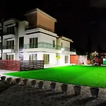 Misty Blues Villas & Resort
