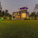 Stayvista\'S Greystone Estate With Pool, Theater, Terrace, And Snooker Table