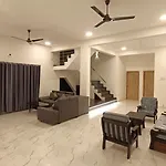 24 Queens Villa