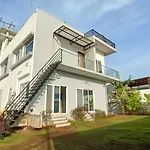 24 Queens Villa
