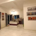 24 Queens Villa