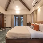 Stayvista At Seraphim Peak With Pool & Views