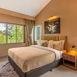 Stayvista At Casa Elyra With Pool, Ac, Balcony