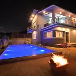 Empyrean Stay II Mirage Villa II Ac II 4Bhk II Largest Pool In Lonavala Li