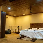 Lake Forest Resort Pawna