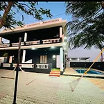 Ll Empyrean Stays Ll 6Bhk Ac Black Bunglow Ll