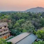 Mehta Mansion By Stayvista - A Villa With A Swimming Pool And Pool Table