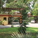 Fabhotel Royal Park