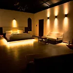 Kino Lakeside Chalet