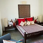 El House By Stayvista - Unwind In A Villa With Pool And Lush Lawn